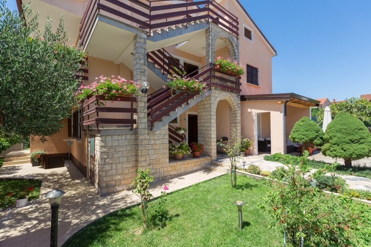 Two bedroom apartment with terrace Novigrad (A-7135-b) Two bedroom apartment with terrace Novigrad (A-7135-b)