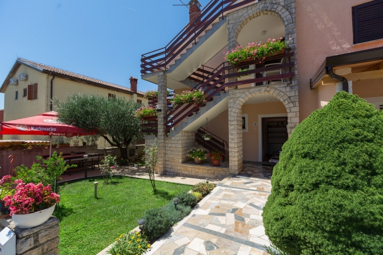 Dvosobni apartman s terasom Novigrad  A-a