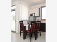 Dining room Rovinj, Dining room in the apartment, dopusteni kucni ljubimci i WIFI.