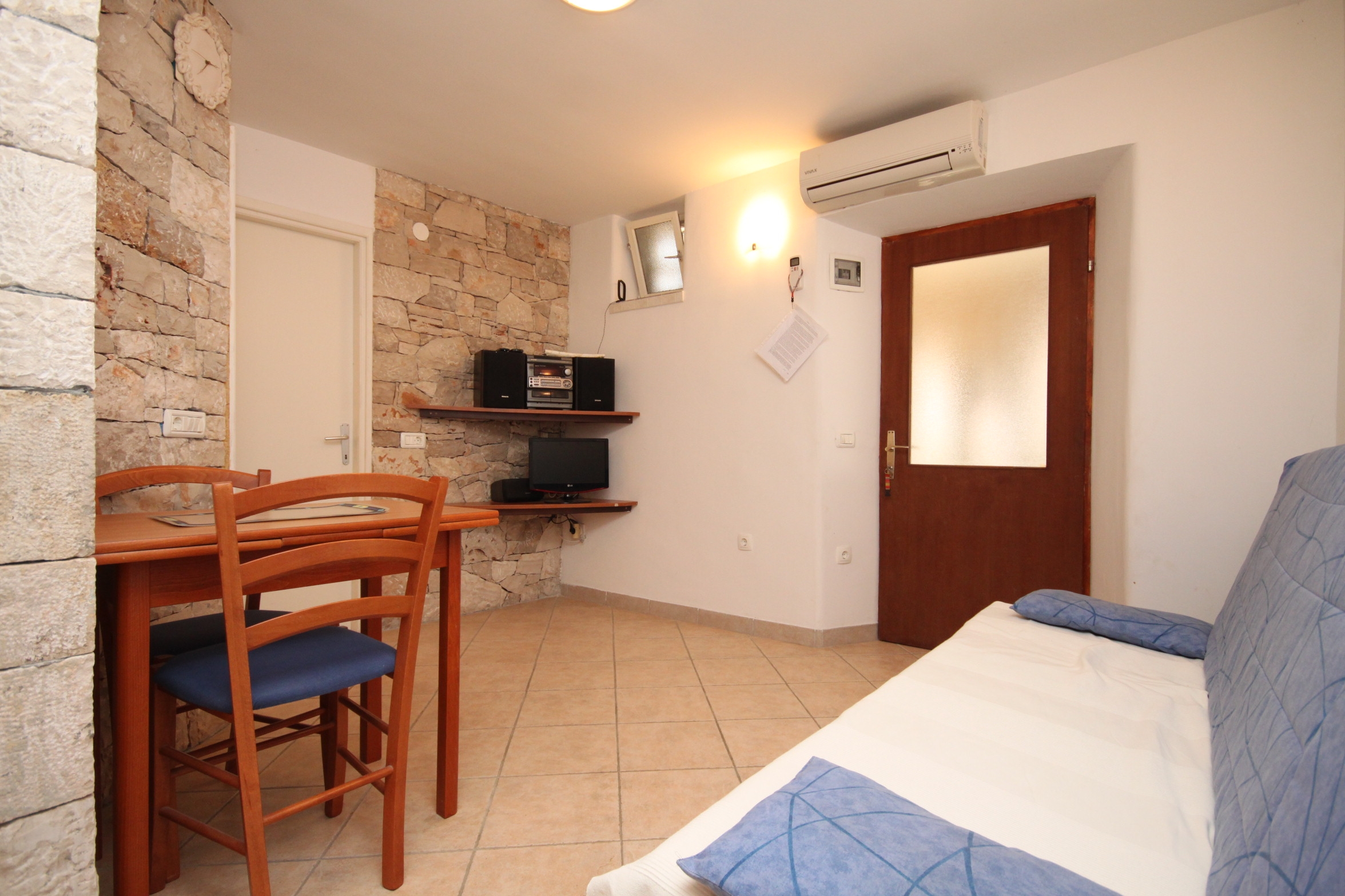 One bedroom apartment with terrace Bašanija, Umag  A-b