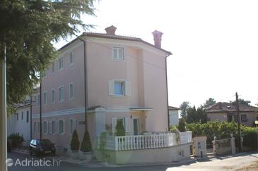 Property Umag, Umag, Property 7151 - Apartments with sandy beach.