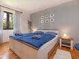 Bedroom Flengi, Bedroom in the apartment, (pet friendly) and WiFi.