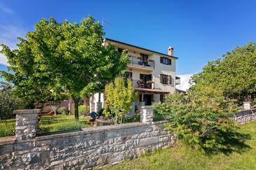 Flengi, Poreč, Propiedad 7179 - Apartamentos with pebble beach.