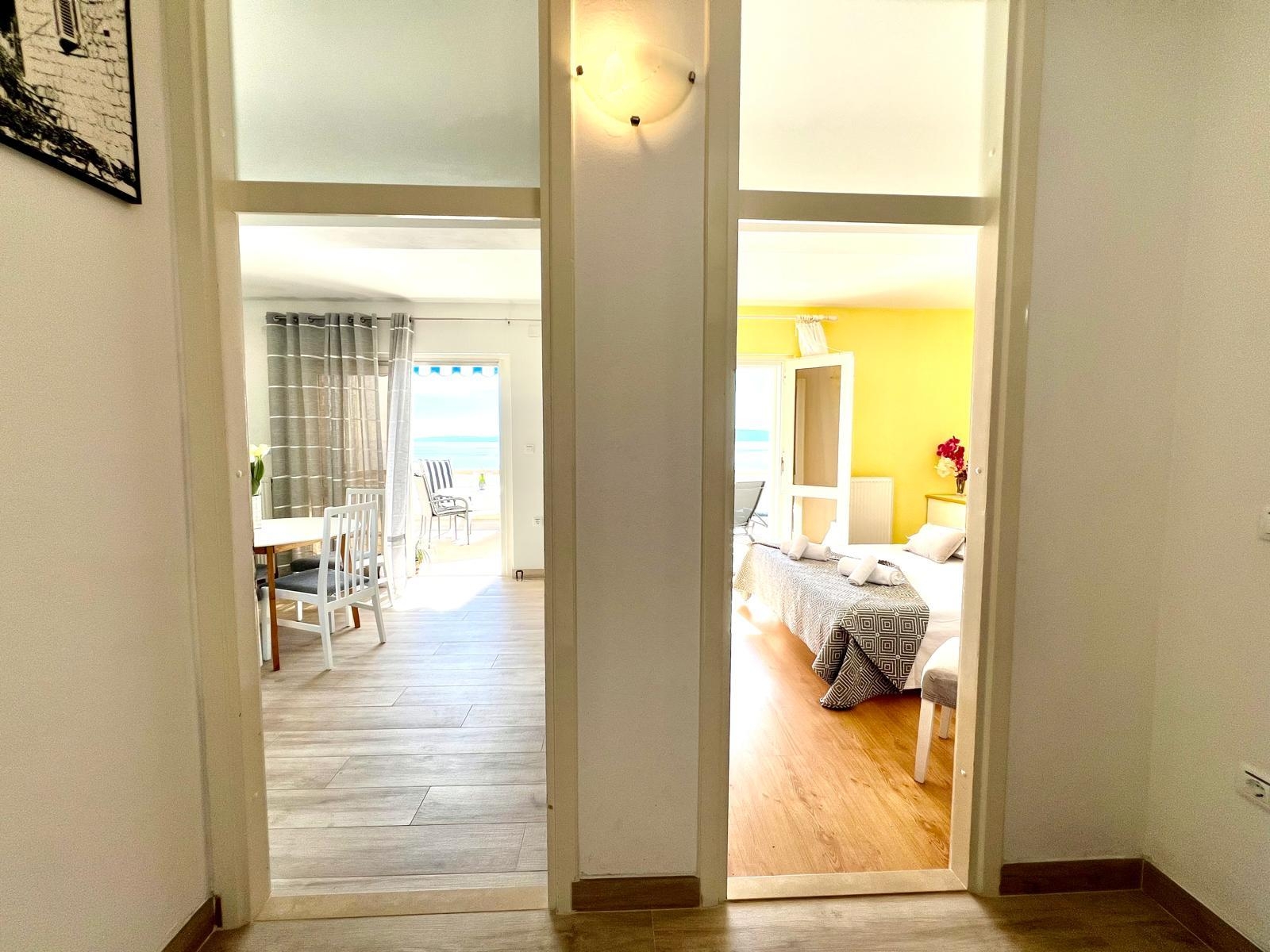 Two bedroom apartment with terrace and sea view Puntinak, Brač (A-718-a)