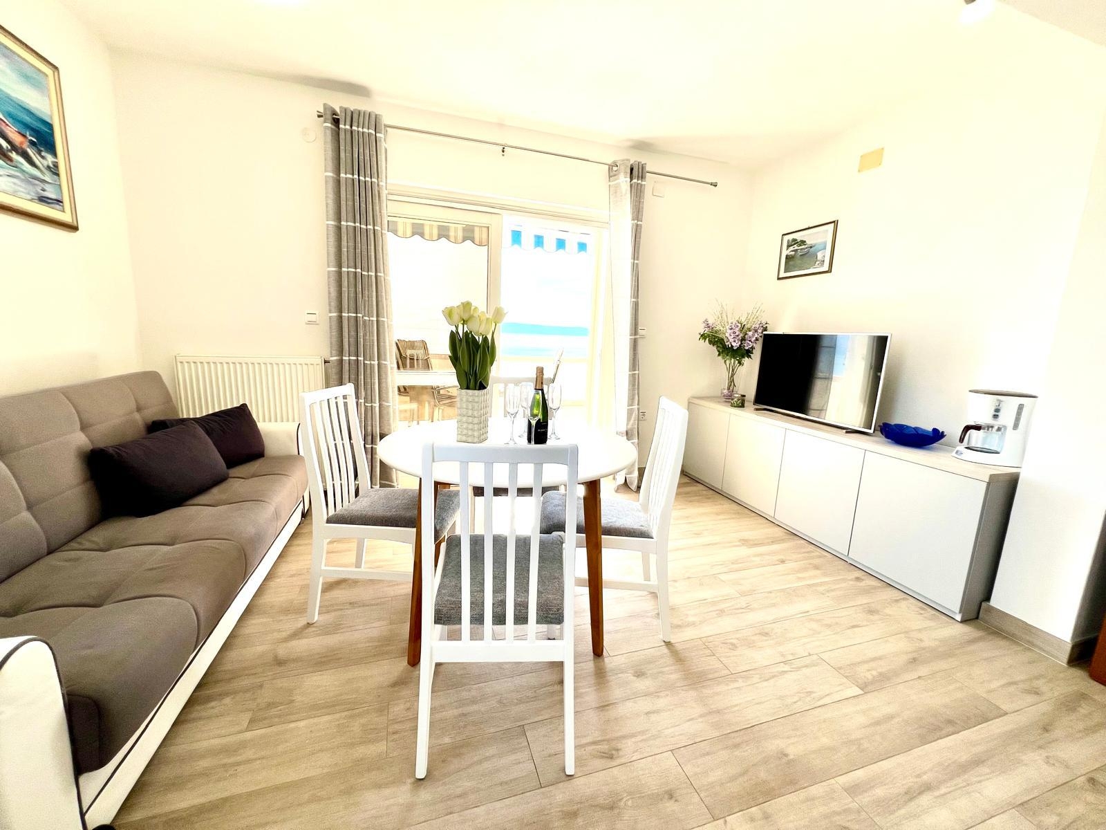 Two bedroom apartment with terrace and sea view Puntinak, Brač (A-718-a)