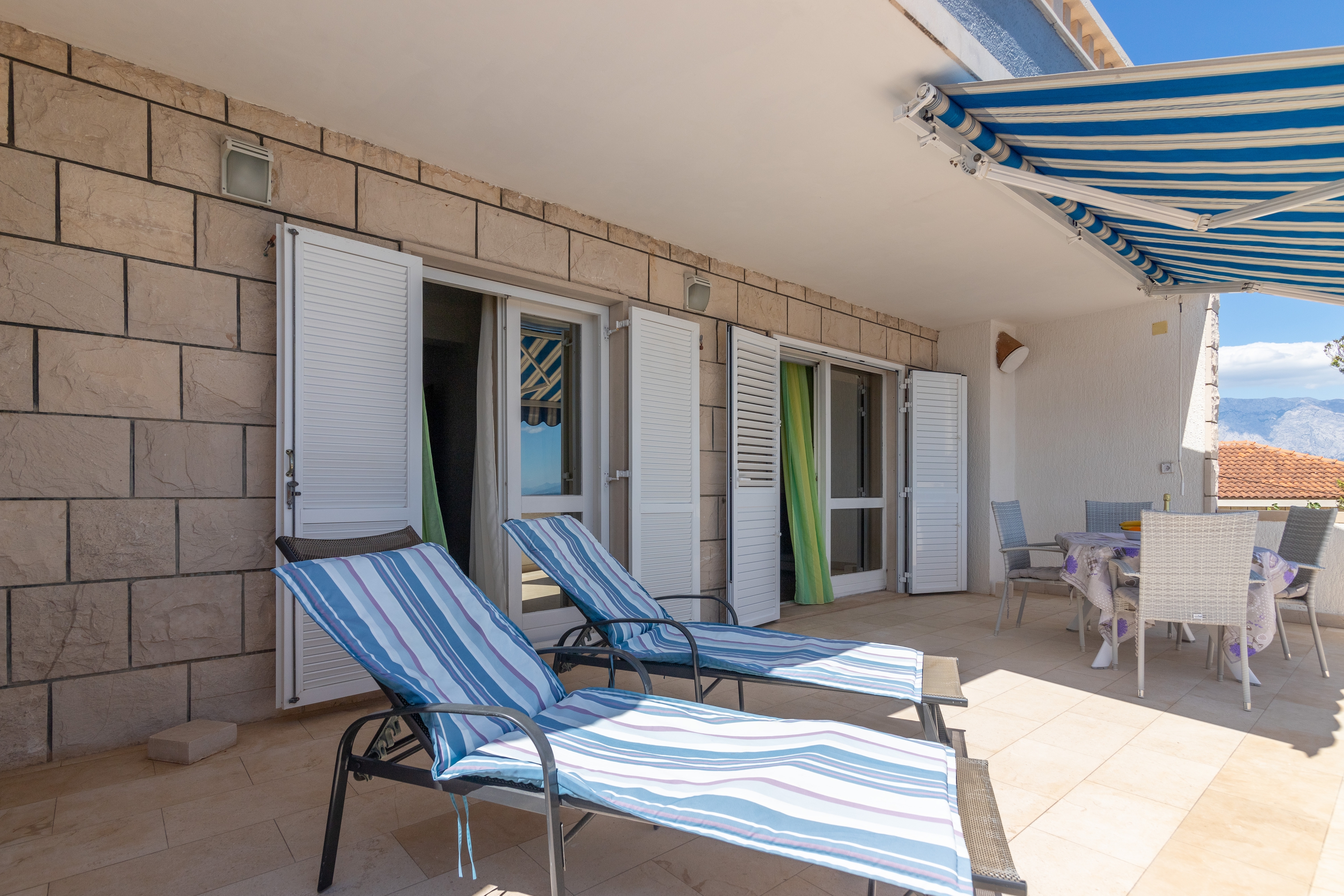 Two bedroom apartment with terrace and sea view Puntinak, Brač  A-a