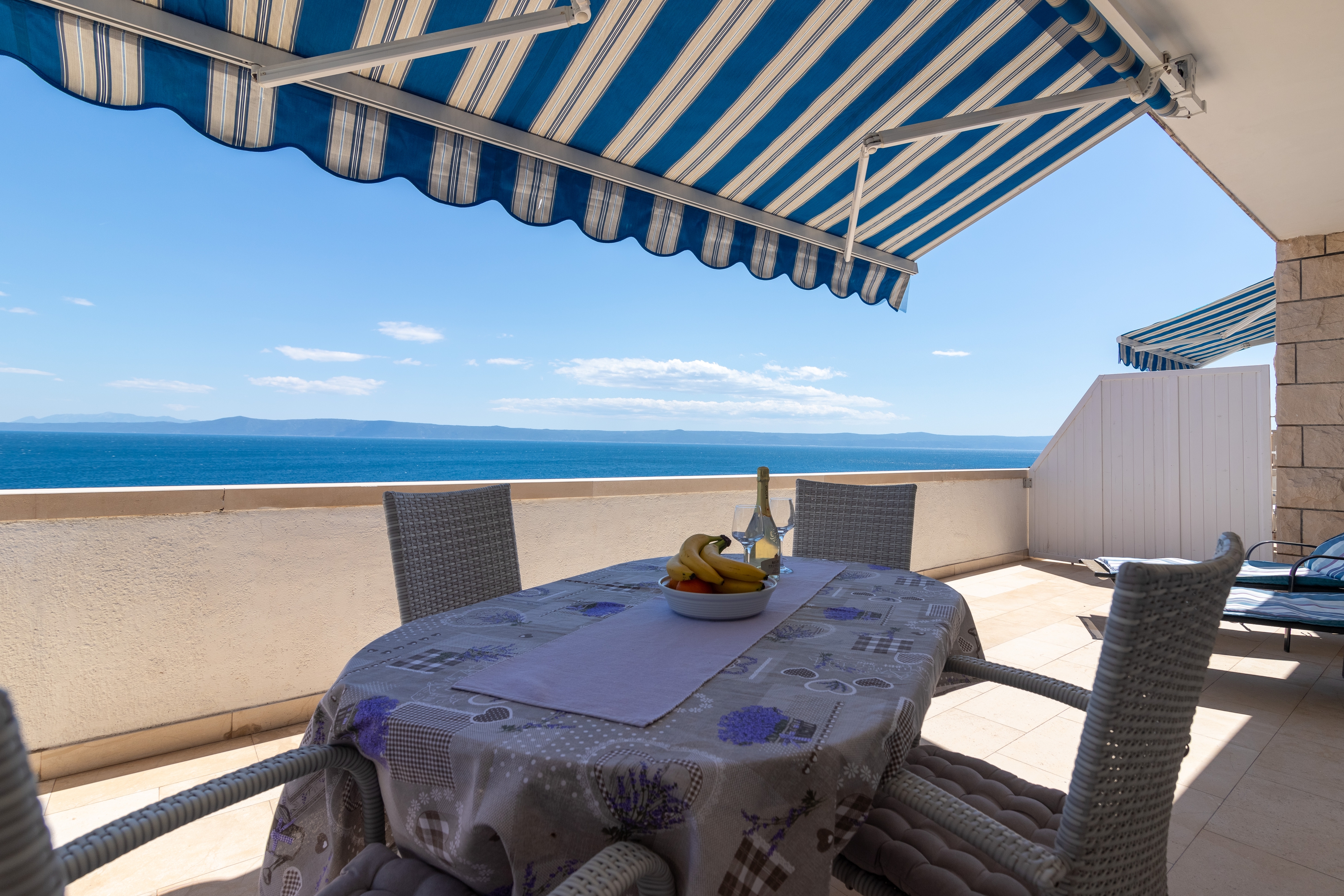 Two bedroom apartment with terrace and sea view Puntinak, Brač  A-a