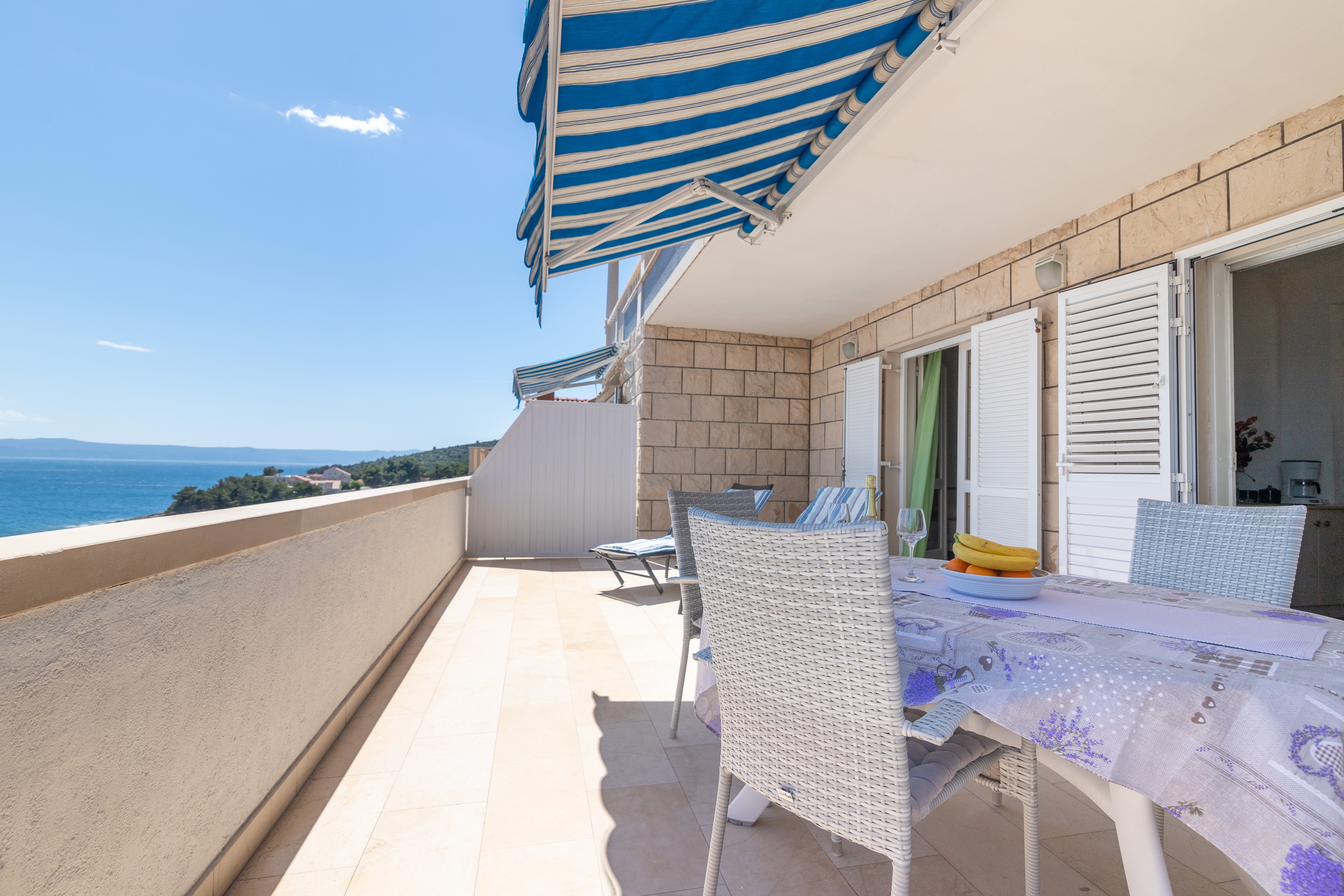 Two bedroom apartment with terrace and sea view Puntinak, Brač  A-a