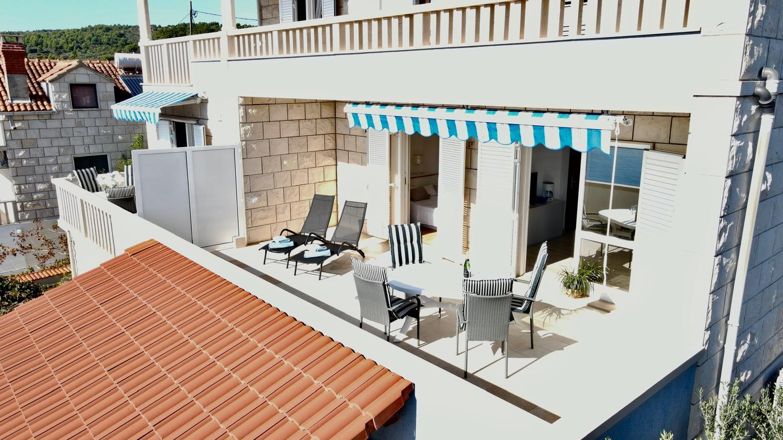 Two bedroom apartment with terrace and sea view Puntinak, Brač  A-a