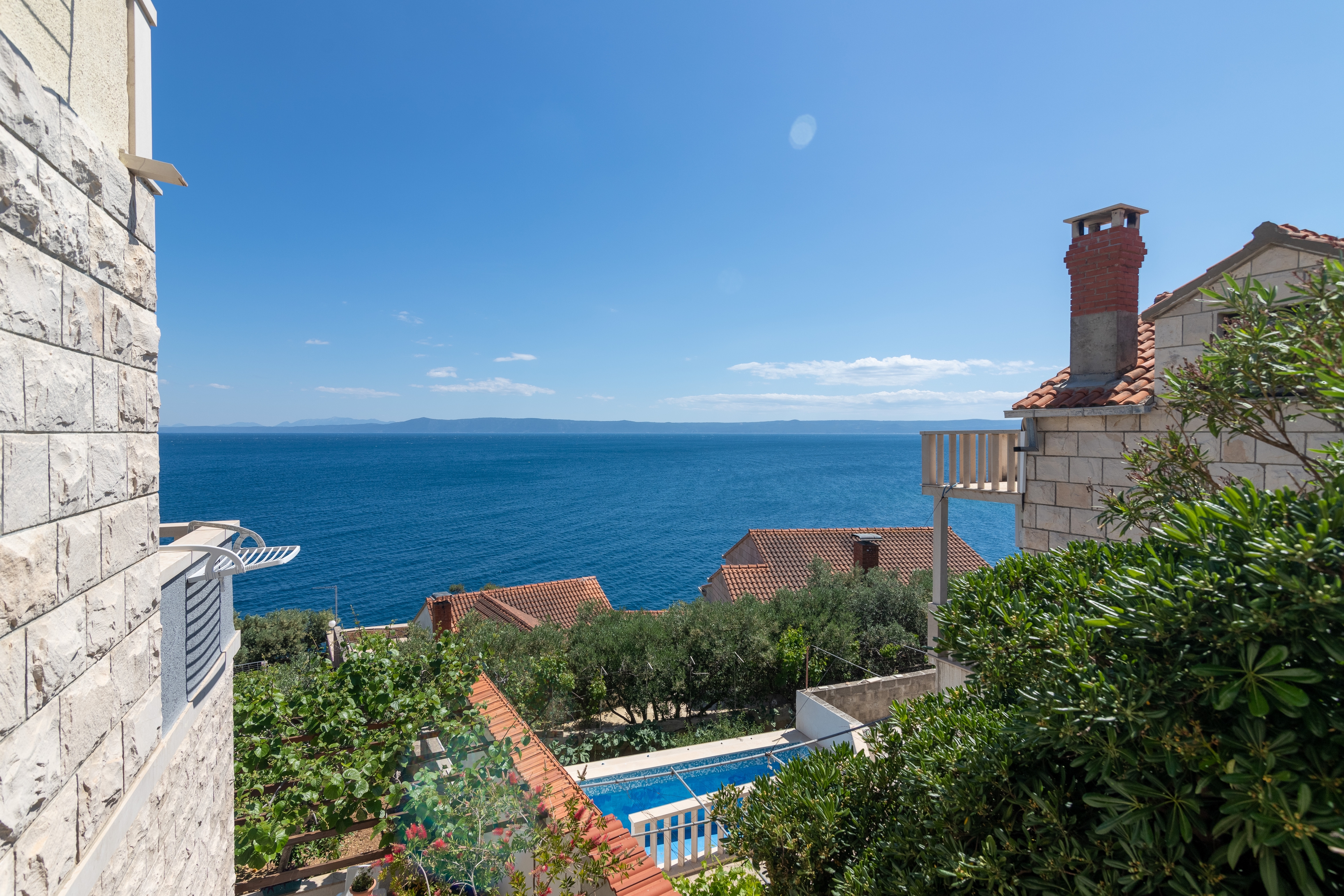 Two bedroom apartment with terrace and sea view Puntinak, Brač  A-b