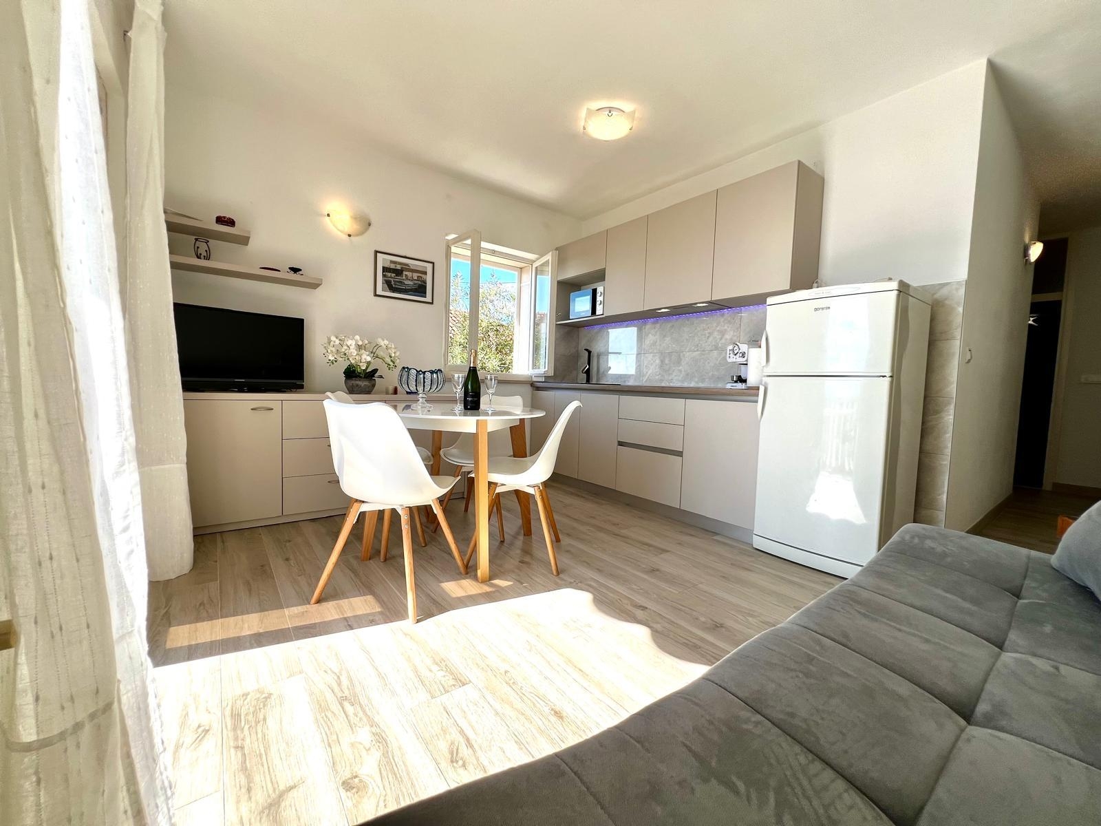 Two bedroom apartment with terrace and sea view Puntinak, Brač (A-718-b)