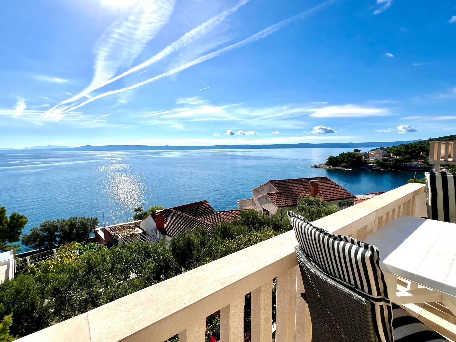 Two bedroom apartment with terrace and sea view Puntinak, Brač  A-b