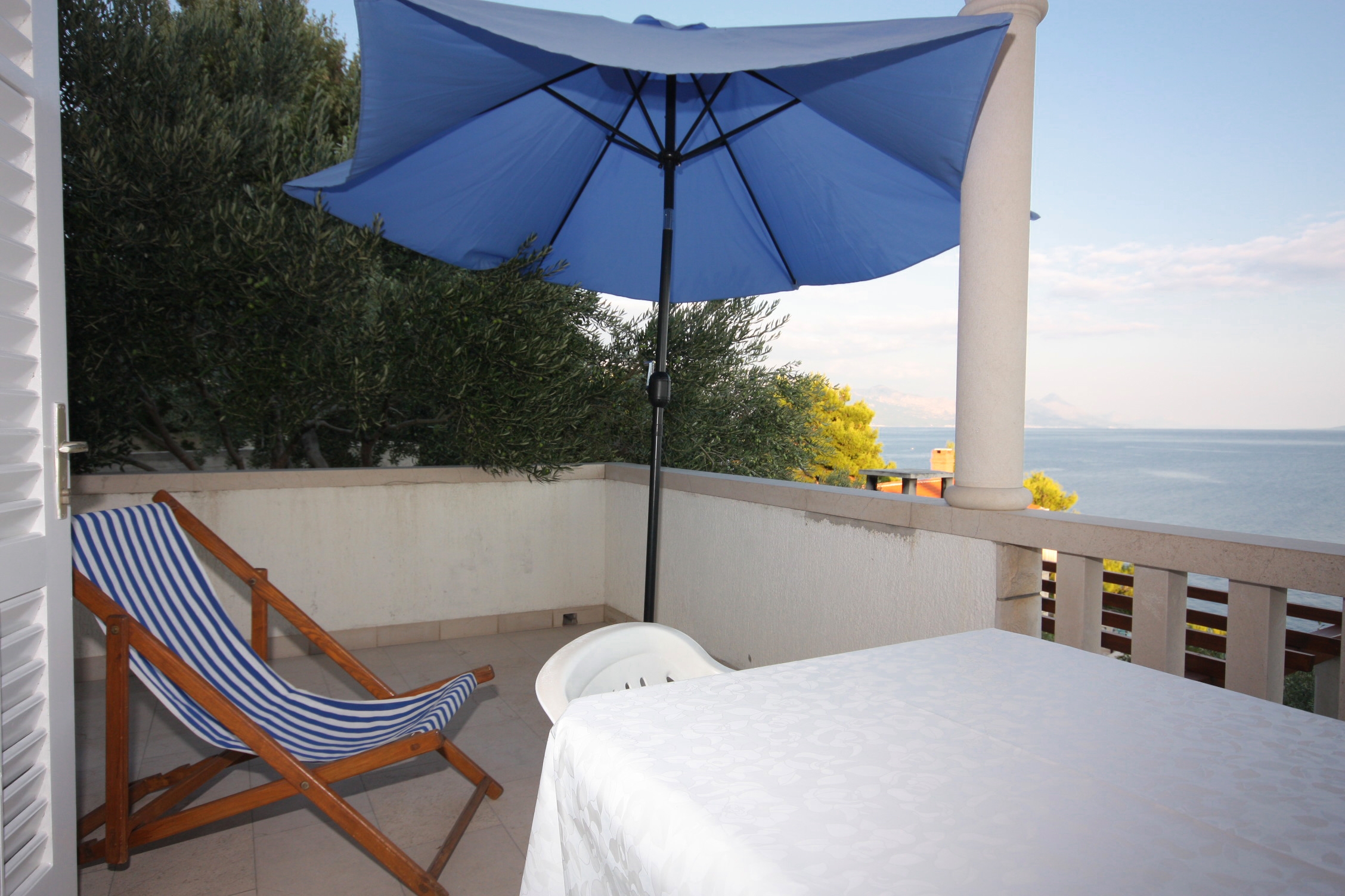 Two bedroom apartment with terrace and sea view Puntinak, Brač (A-718-c)