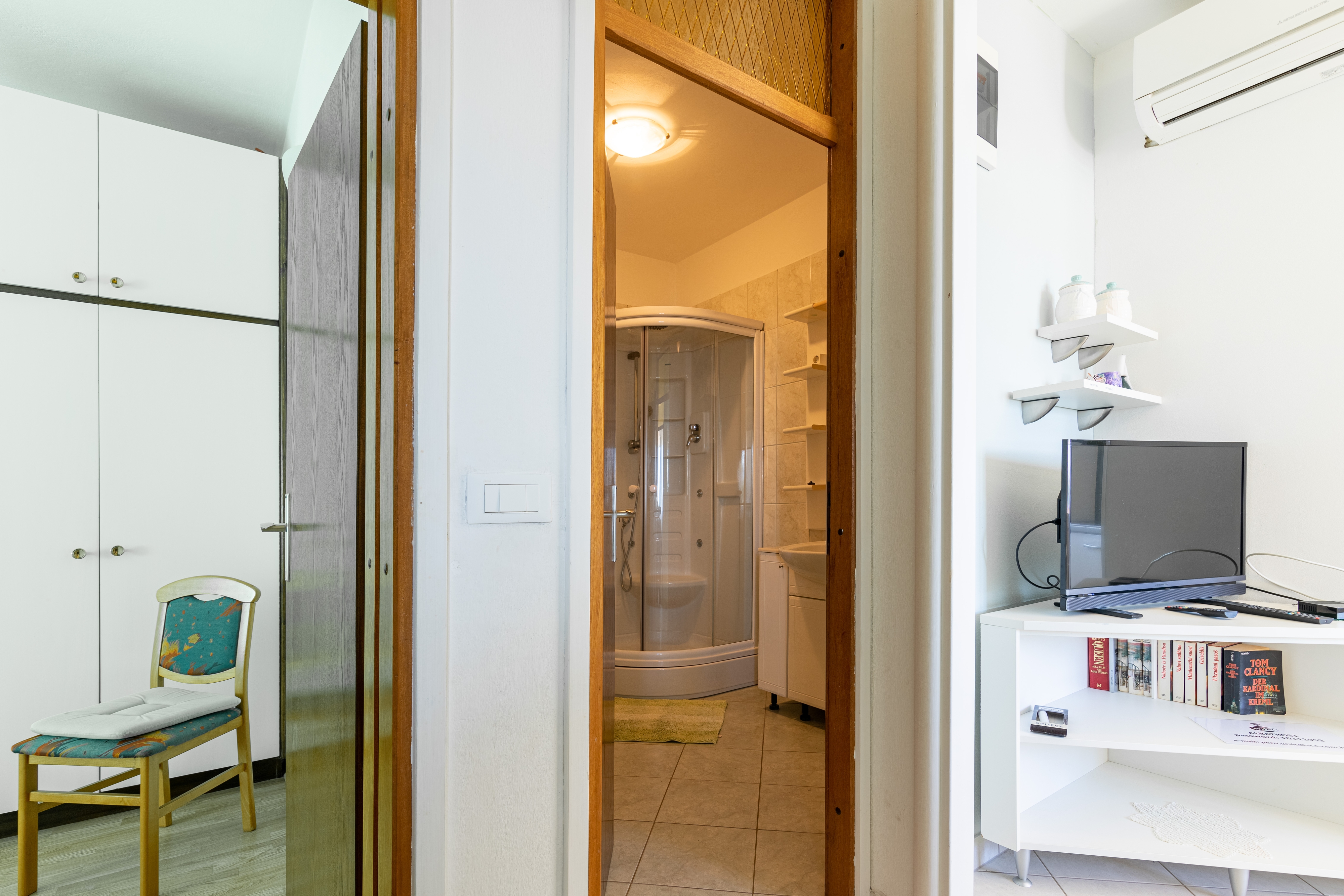 Two bedroom apartment with terrace and sea view Puntinak, Brač  A-d
