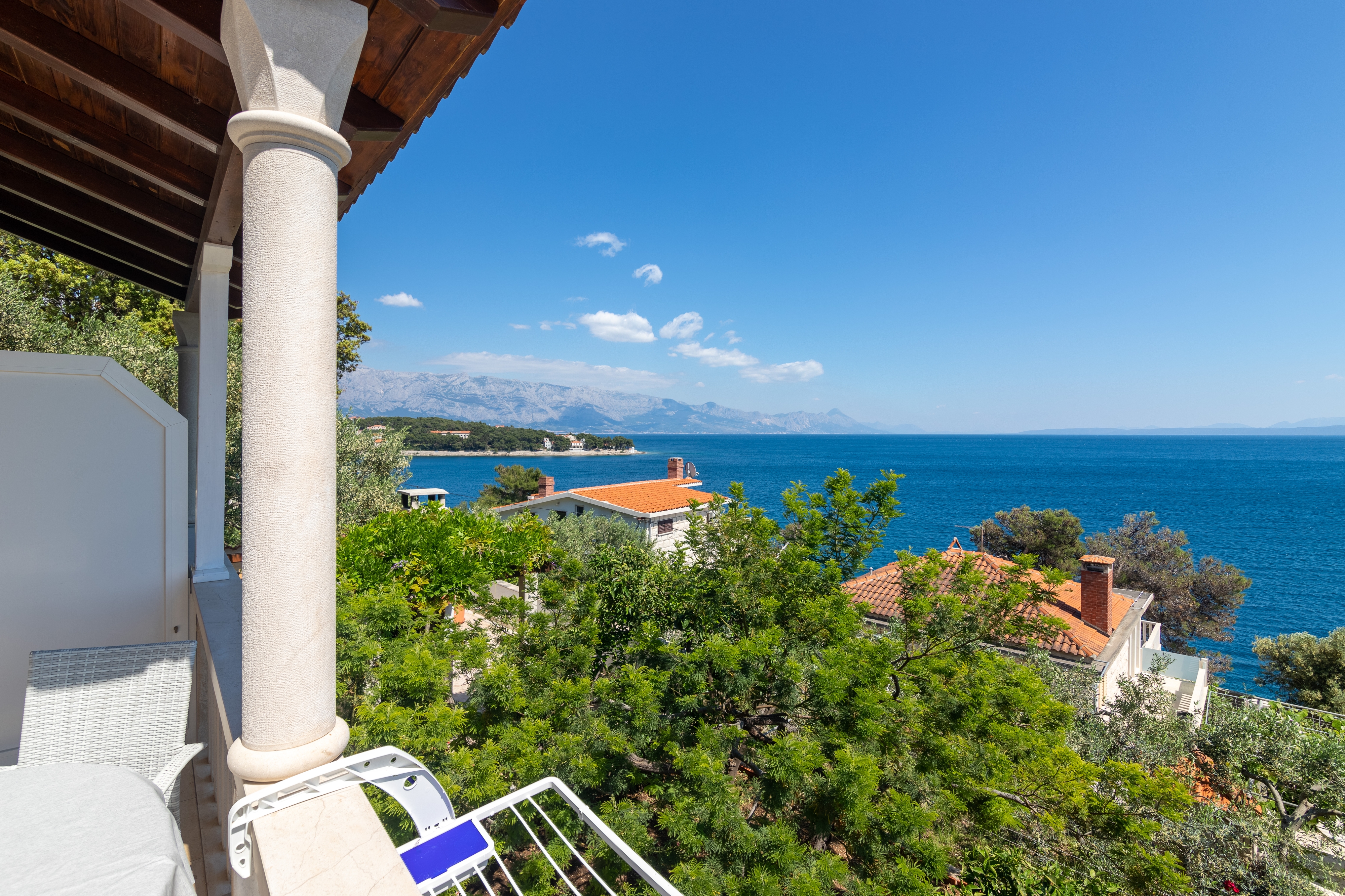 Two bedroom apartment with terrace and sea view Puntinak, Brač  A-d