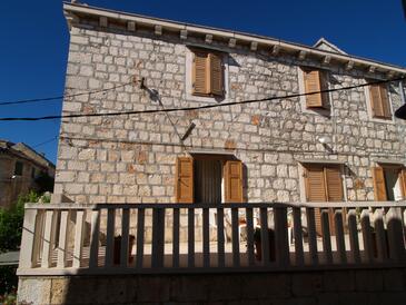 Sutivan, Brač, Property 719 - Apartments near sea with pebble beach.