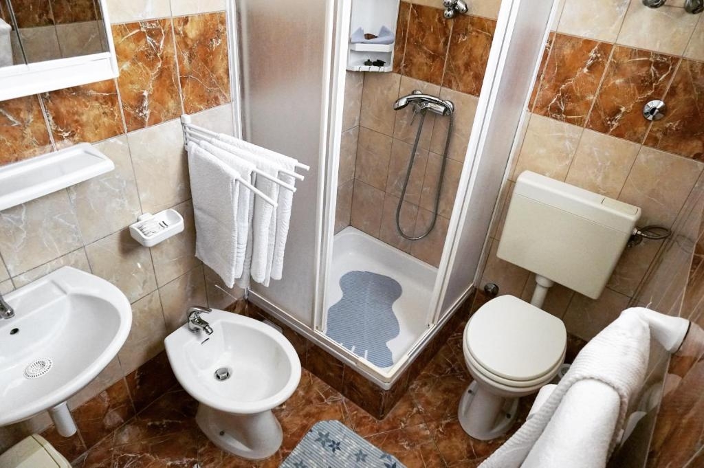 Two bedroom apartment with terrace Valbandon, Fažana  A-a