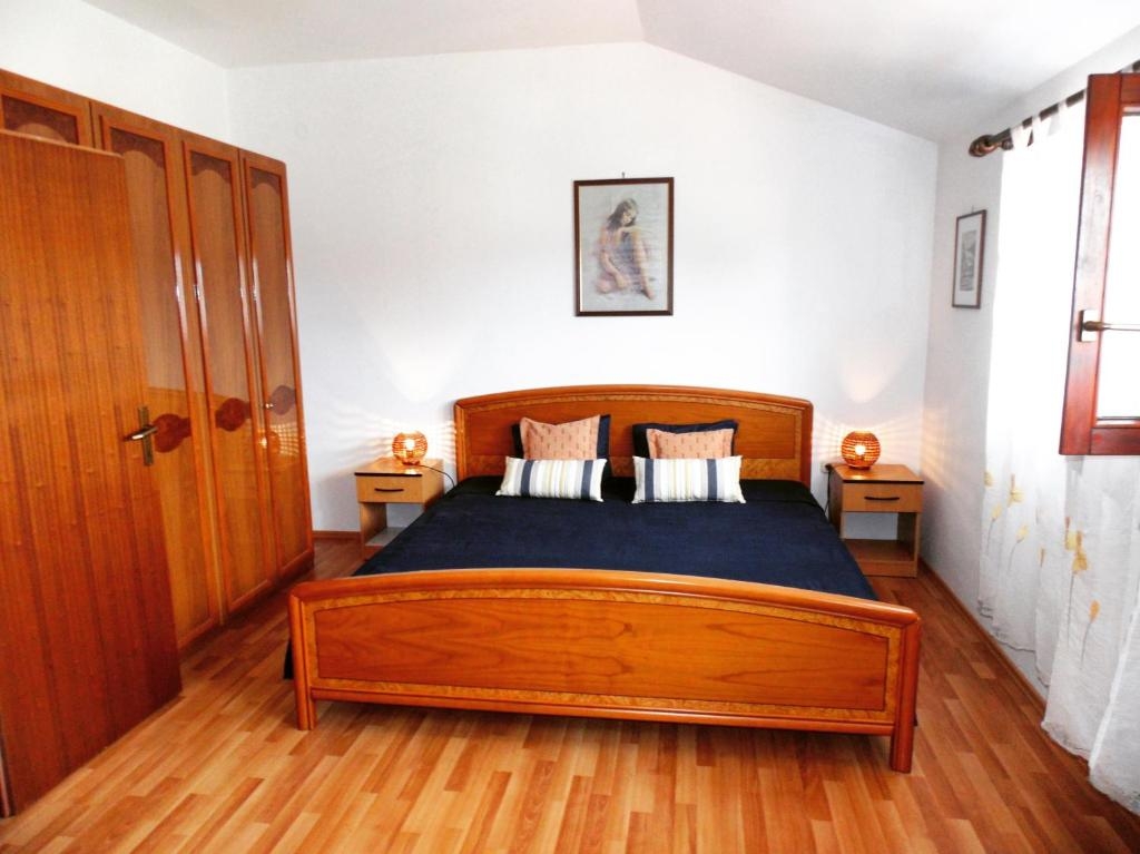 One bedroom apartment with terrace Valbandon, Fažana  A-b