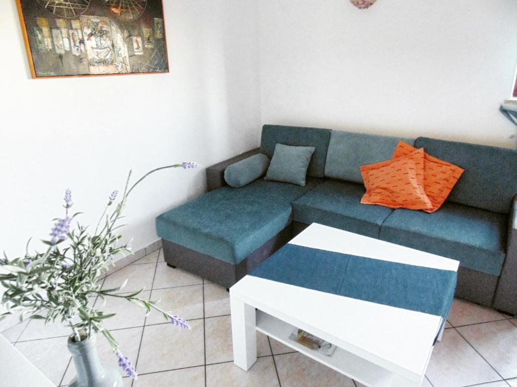 One bedroom apartment with terrace Valbandon, Fažana  A-b