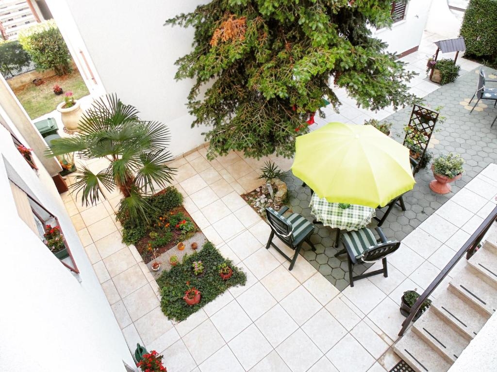 One bedroom apartment with terrace Valbandon, Fažana  A-b