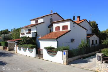 Valbandon, Fažana, Property 7200 - Apartments with pebble beach.