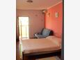 Ložnice Fažana, Ložnice v ubytování typu studio-apartment, s klimatizací, domácí mazlíčci povoleni a WiFi.