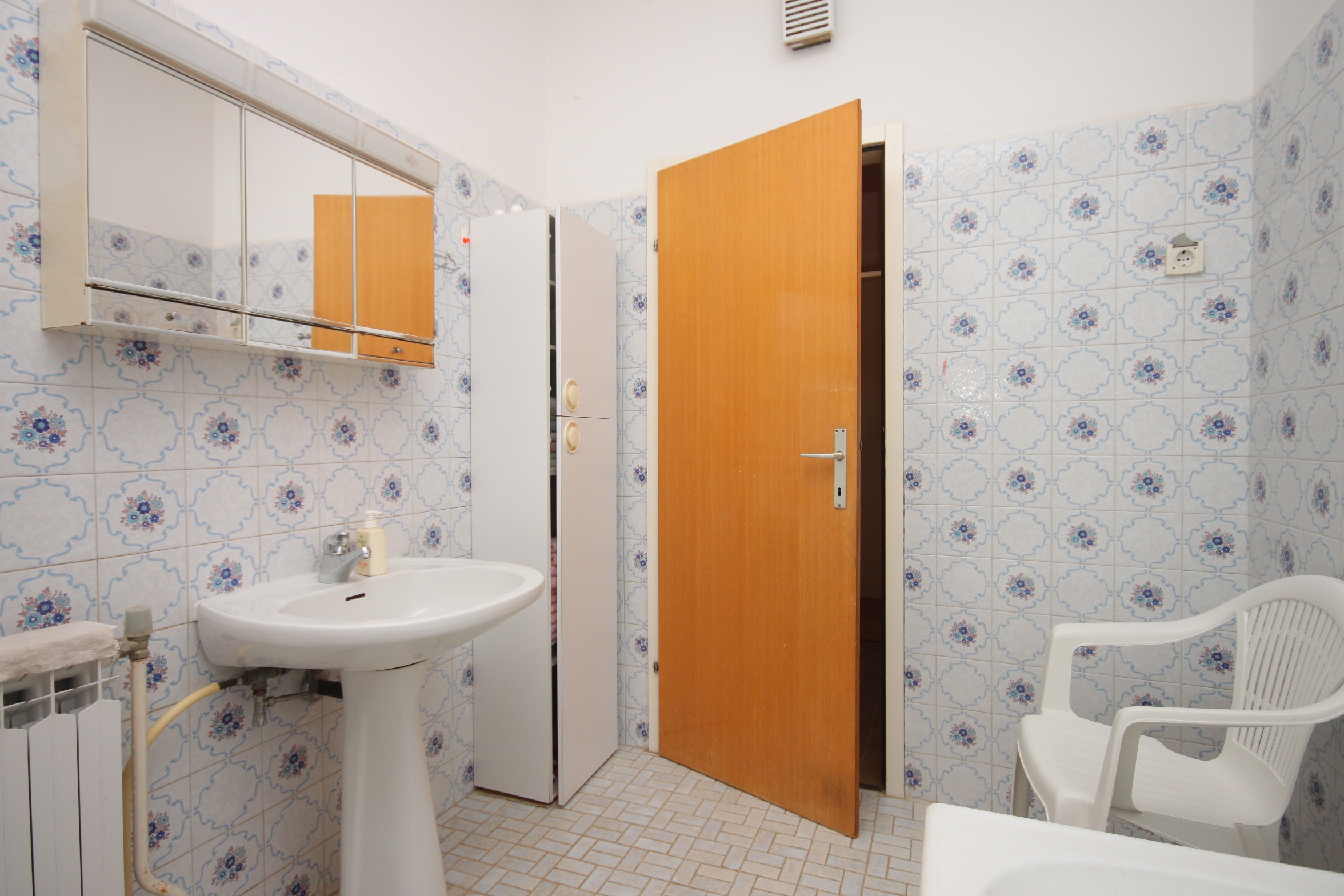 Two bedroom apartment with terrace Valbandon, Fažana  A-a