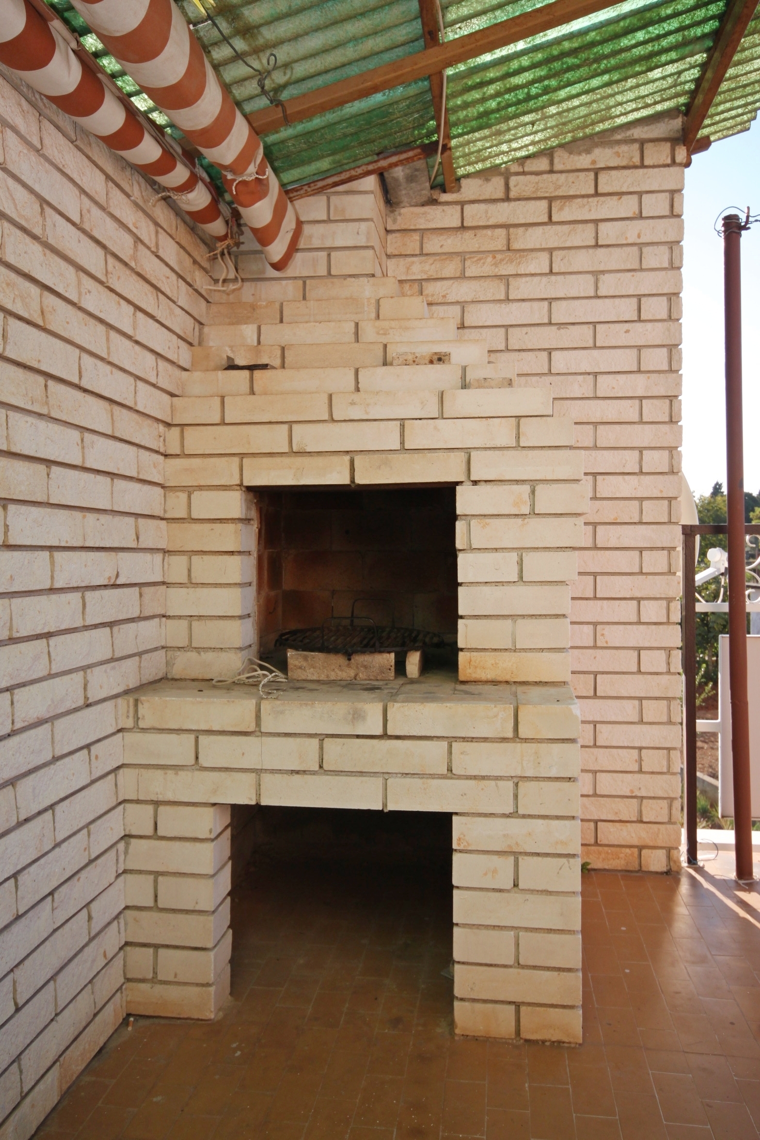 Two bedroom apartment with terrace Valbandon, Fažana  A-a
