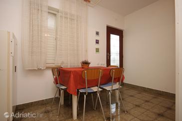 Dining room Rabac, Dining room in the apartment, dopusteni kucni ljubimci i WIFI.