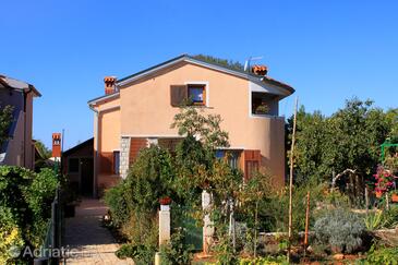 Property Fažana, Fažana, Property 7231 - Apartments with pebble beach.
