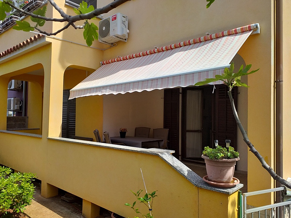 Two bedroom apartment with terrace Fažana  A-a