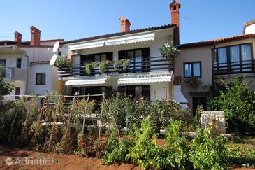 Property Valbandon, Fažana, Property 7239 - Apartments with pebble beach.