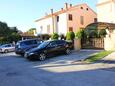 Parking lot Banjole, Pula, Parking lot 7242 - Apartments with pebble beach.