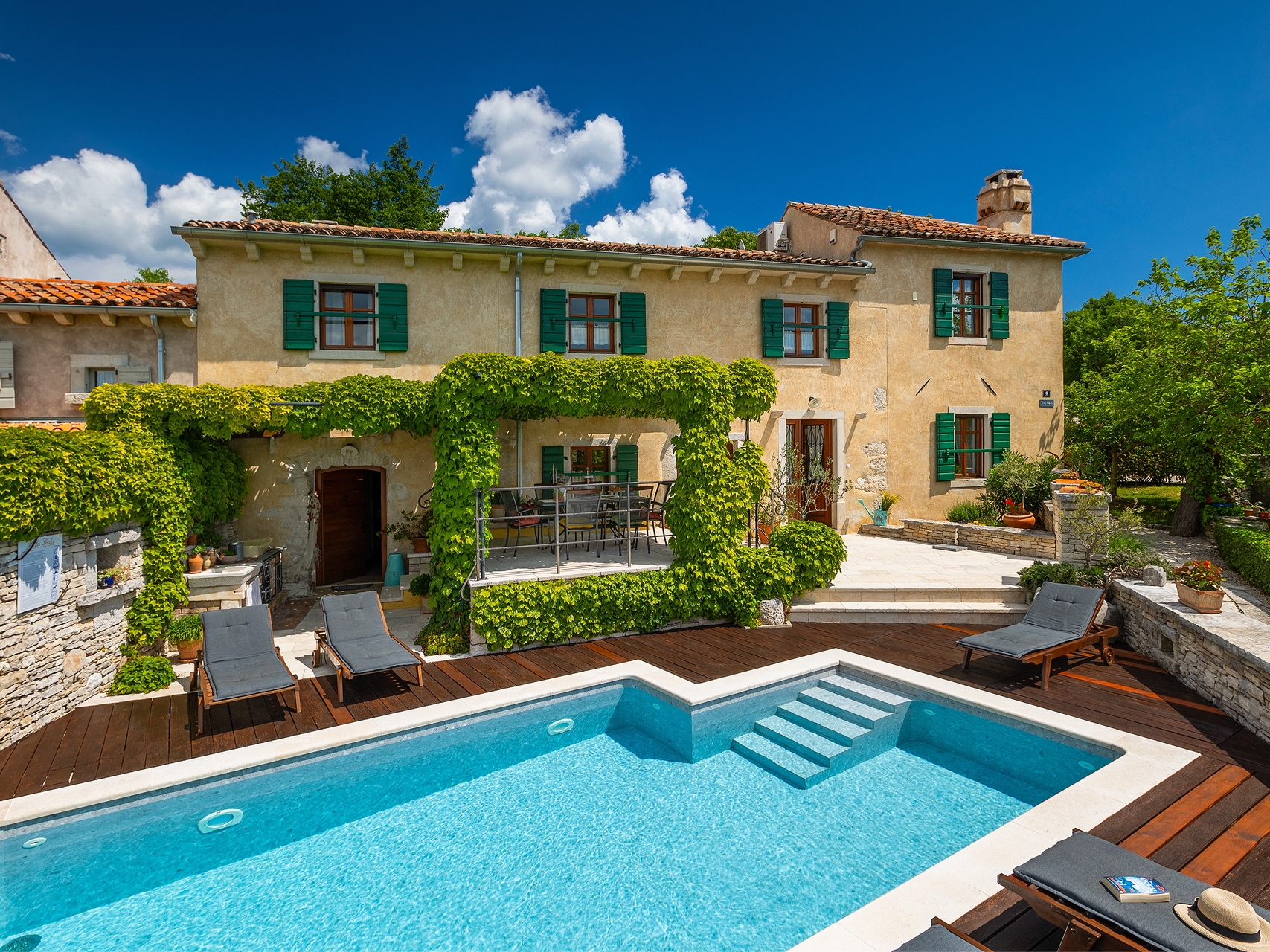 Maison de trois chambres avec une piscine Trget, Rasa (K-7247) Maison de trois chambres avec une piscine Trget, Rasa (K-7247)