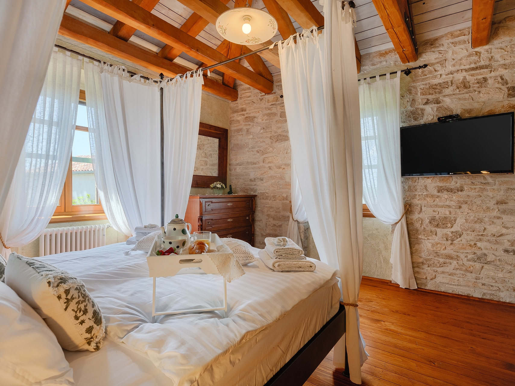 Three bedroom house with terrace and sea view Trget, Raša  K