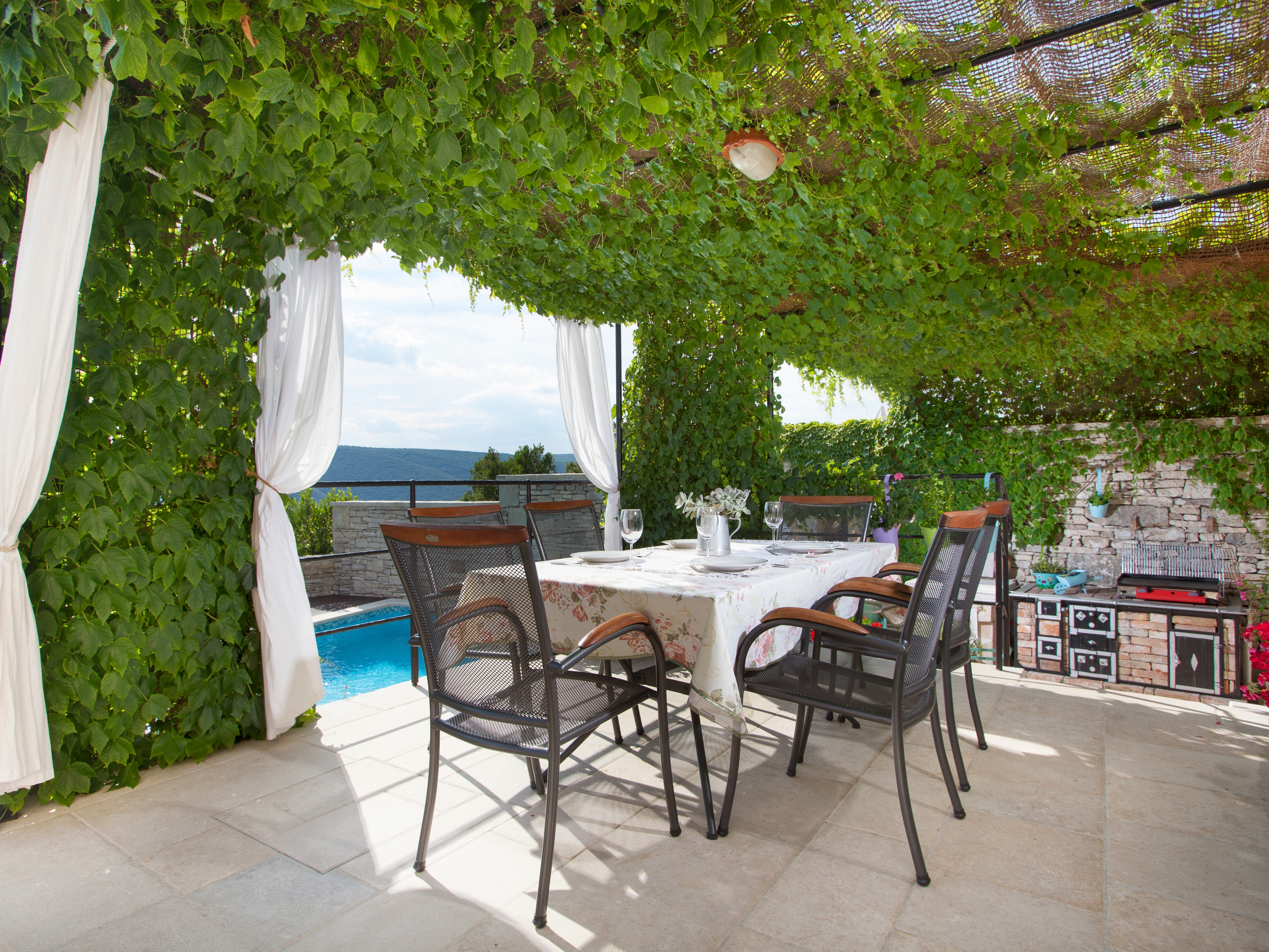 Three bedroom house with terrace and sea view Trget, Raša  K