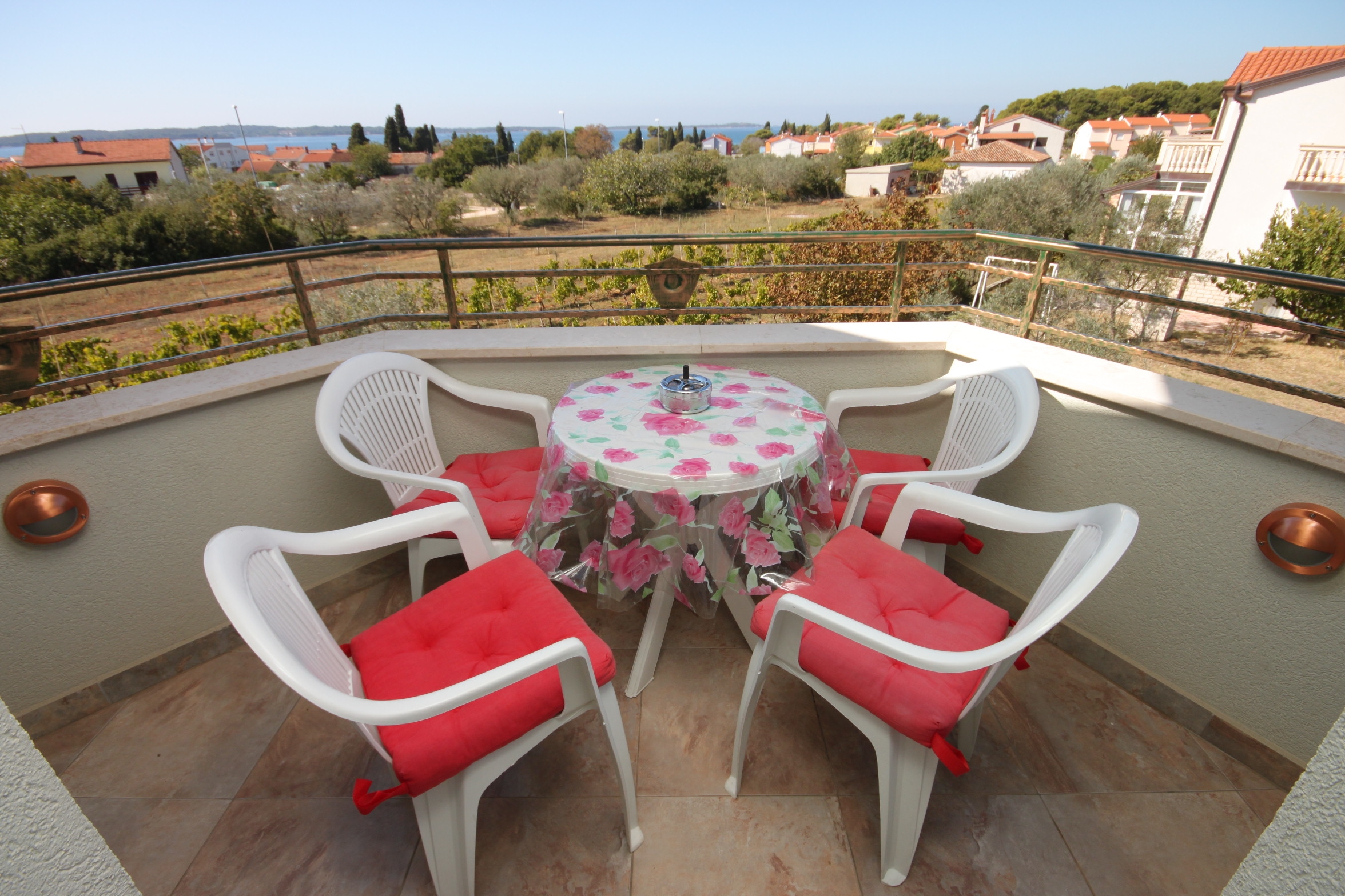 Two bedroom apartment with terrace and sea view Fažana  A-a