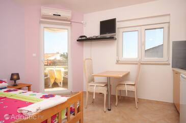 Fažana, Dining room in the studio-apartment, WiFi.