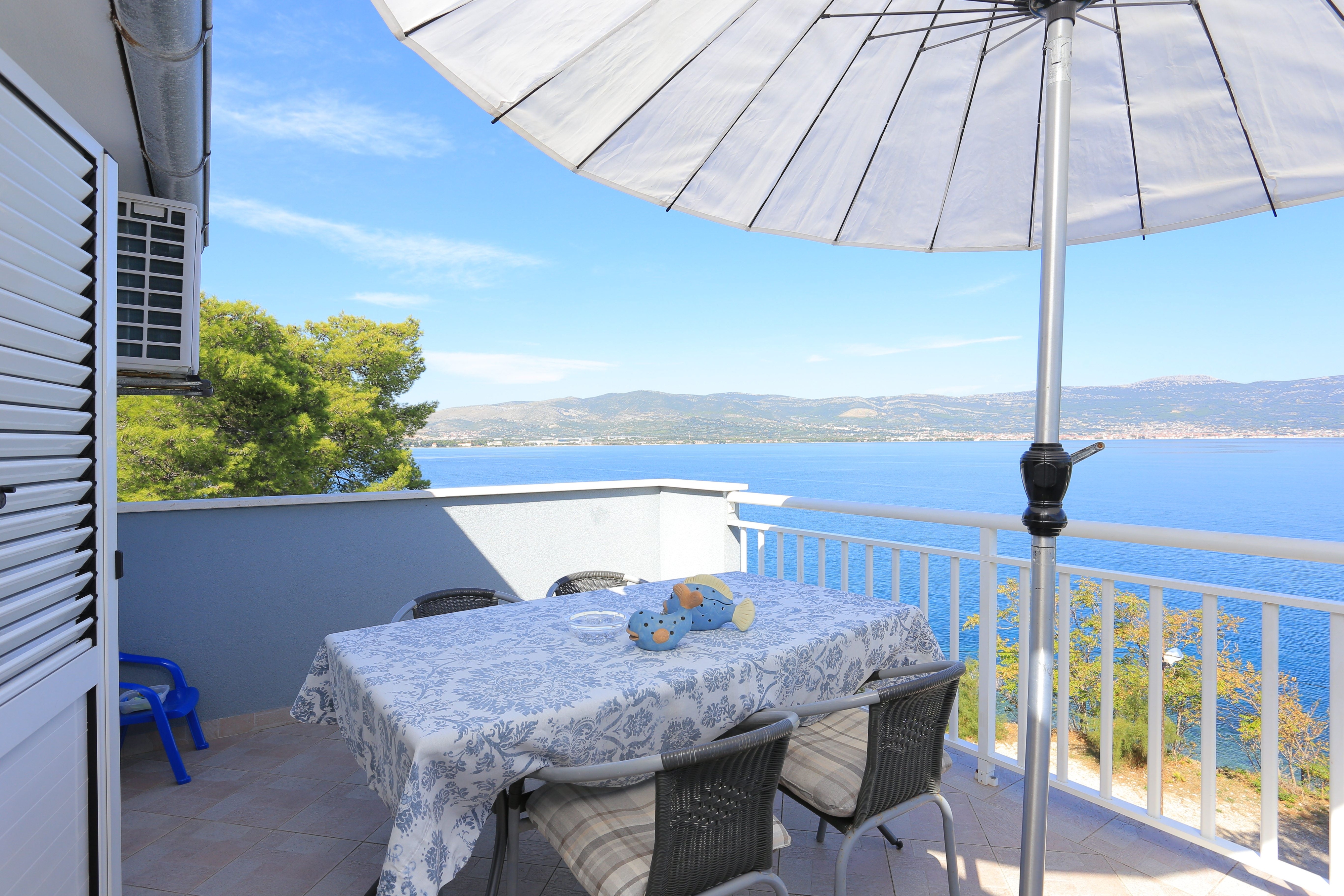 Two bedroom apartment near beach Slatine, Čiovo (A-7274-a)