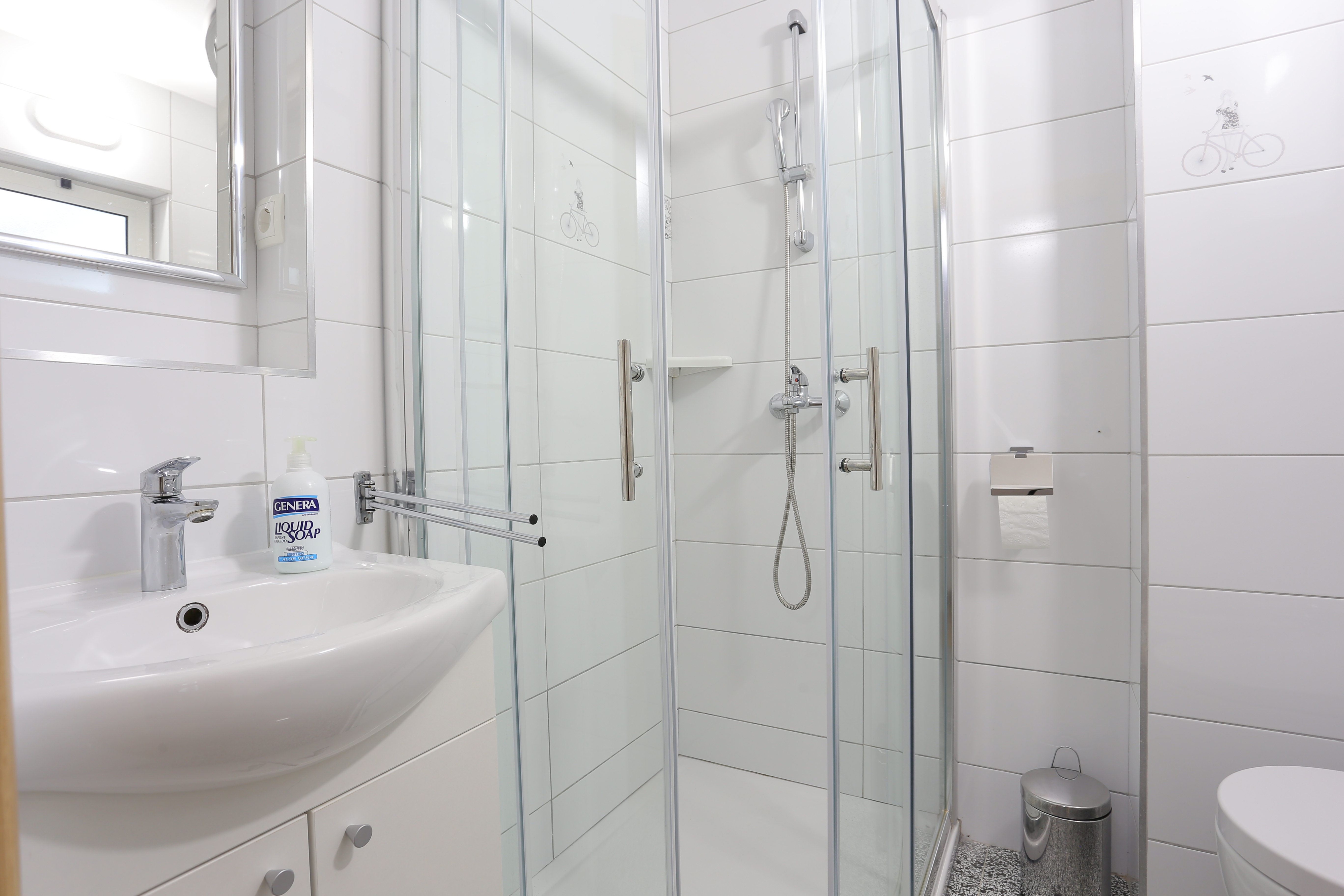 One bedroom apartment near beach Slatine, Čiovo  A-b