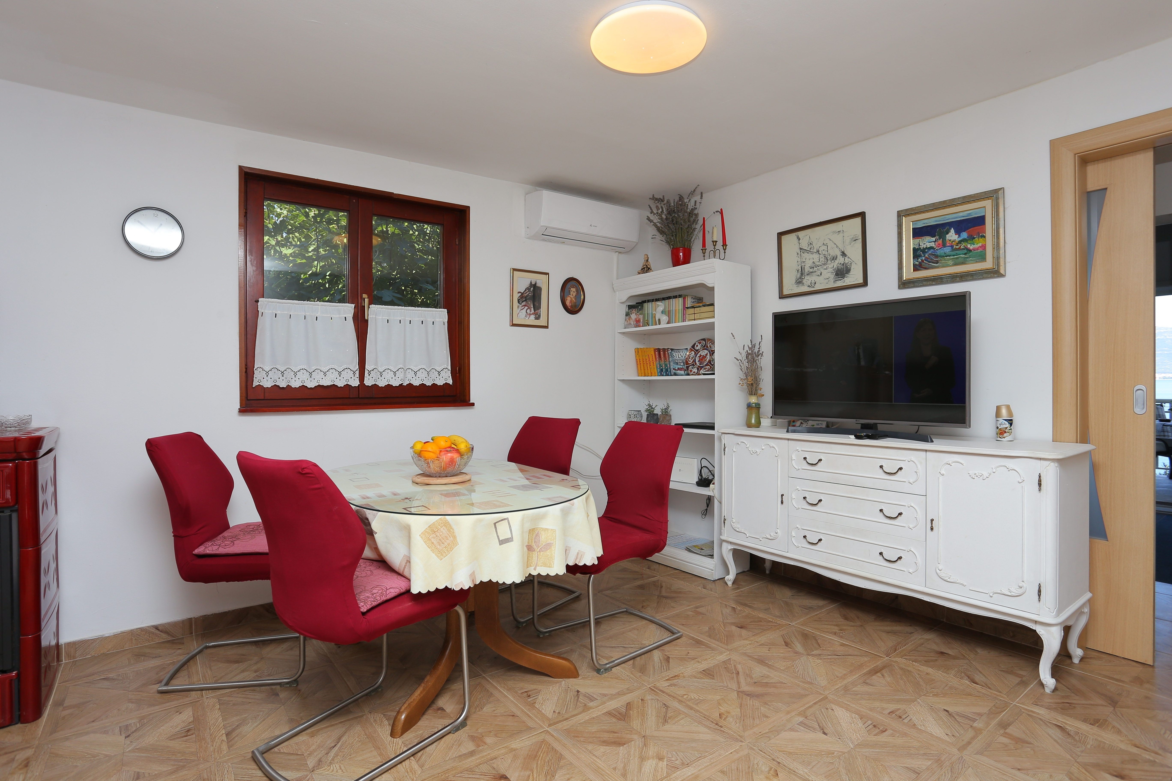 One bedroom apartment near beach Slatine, Čiovo (A-7274-b) One bedroom apartment near beach Slatine, Čiovo (A-7274-b)