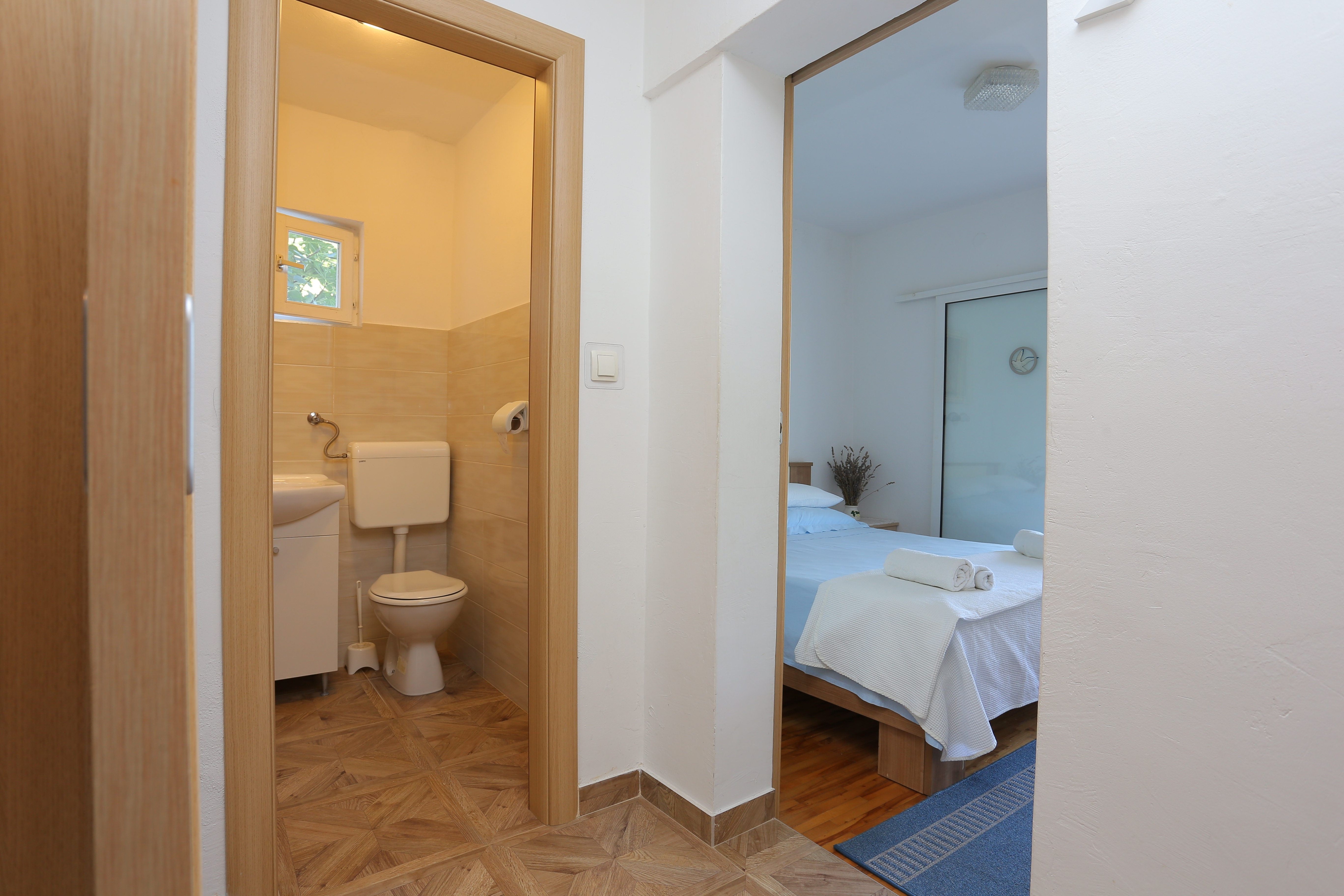One bedroom apartment near beach Slatine, Čiovo  A-b