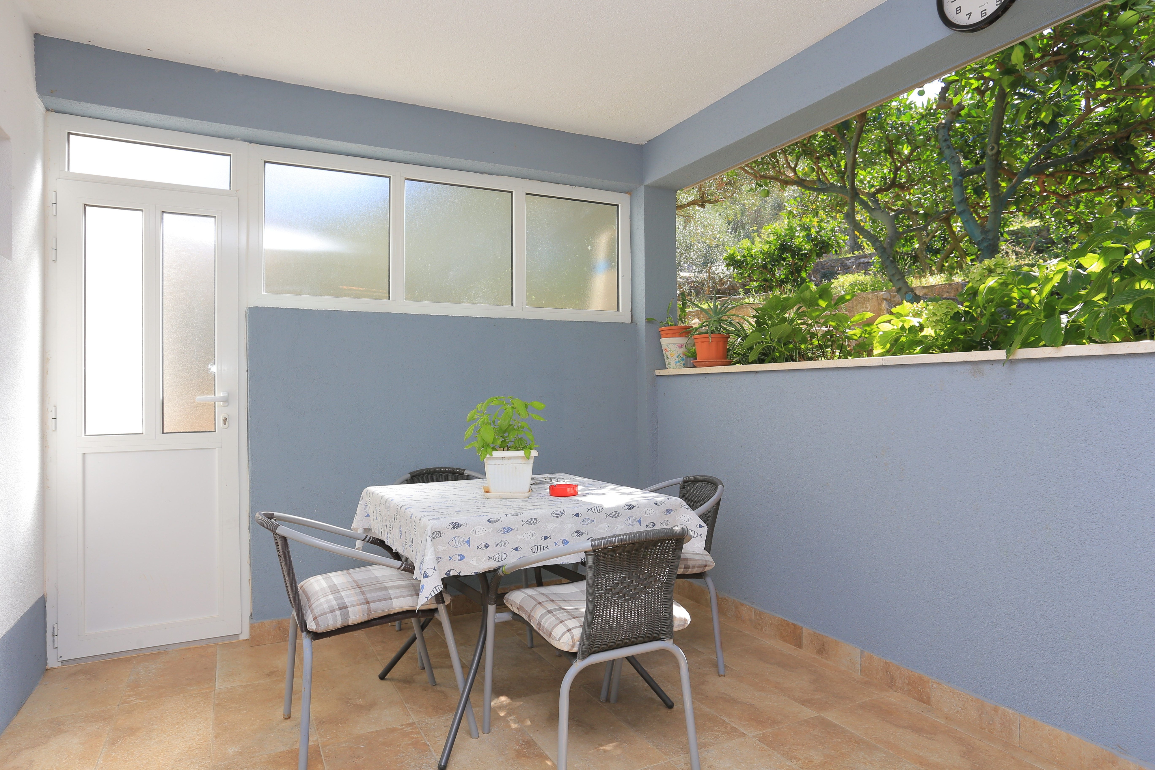 One bedroom apartment near beach Slatine, Čiovo  A-b