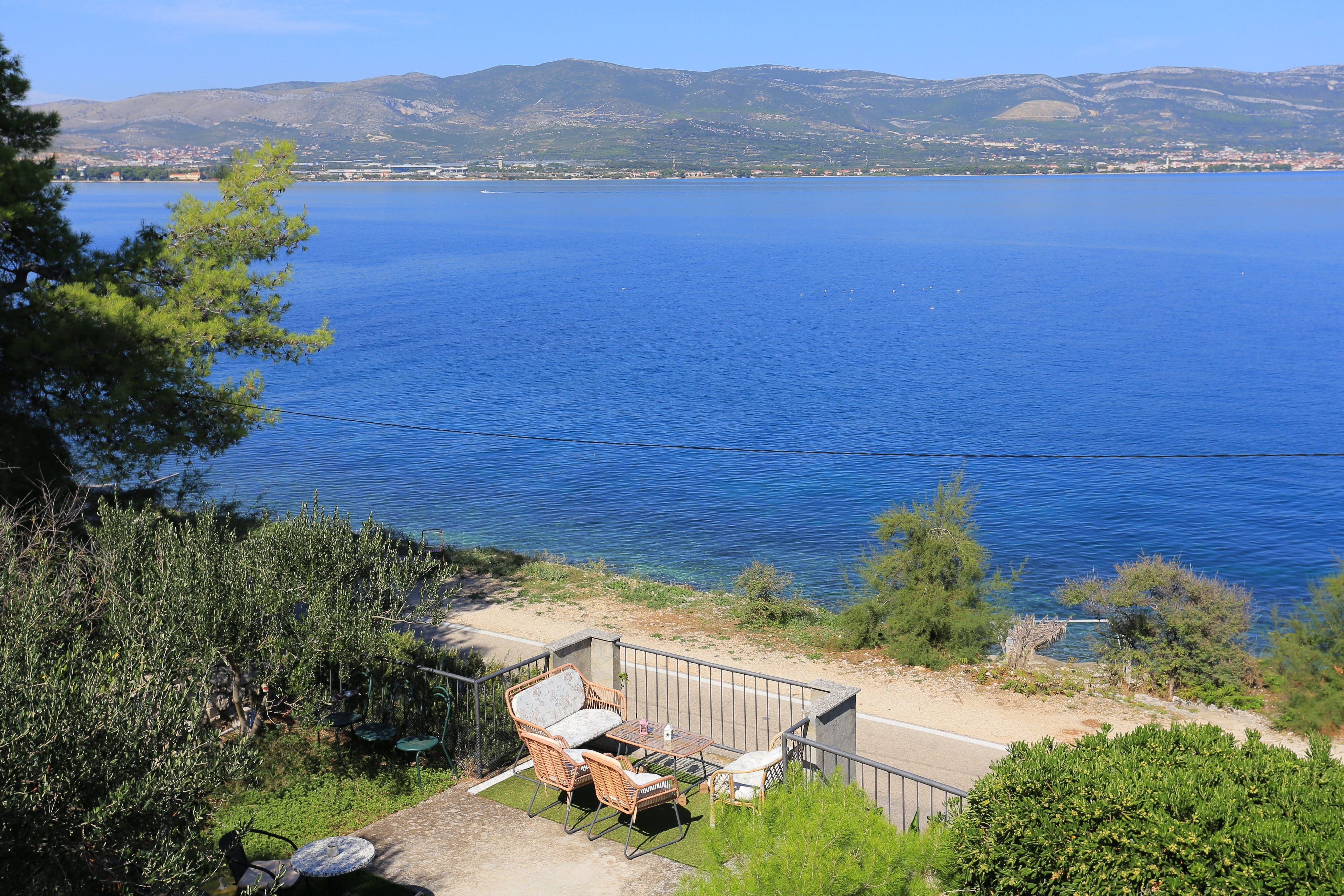 One bedroom apartment near beach Slatine, Čiovo  A-b