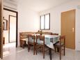 Dining room Fažana, Dining room in the apartment, air condition available, (pet friendly) and WiFi.