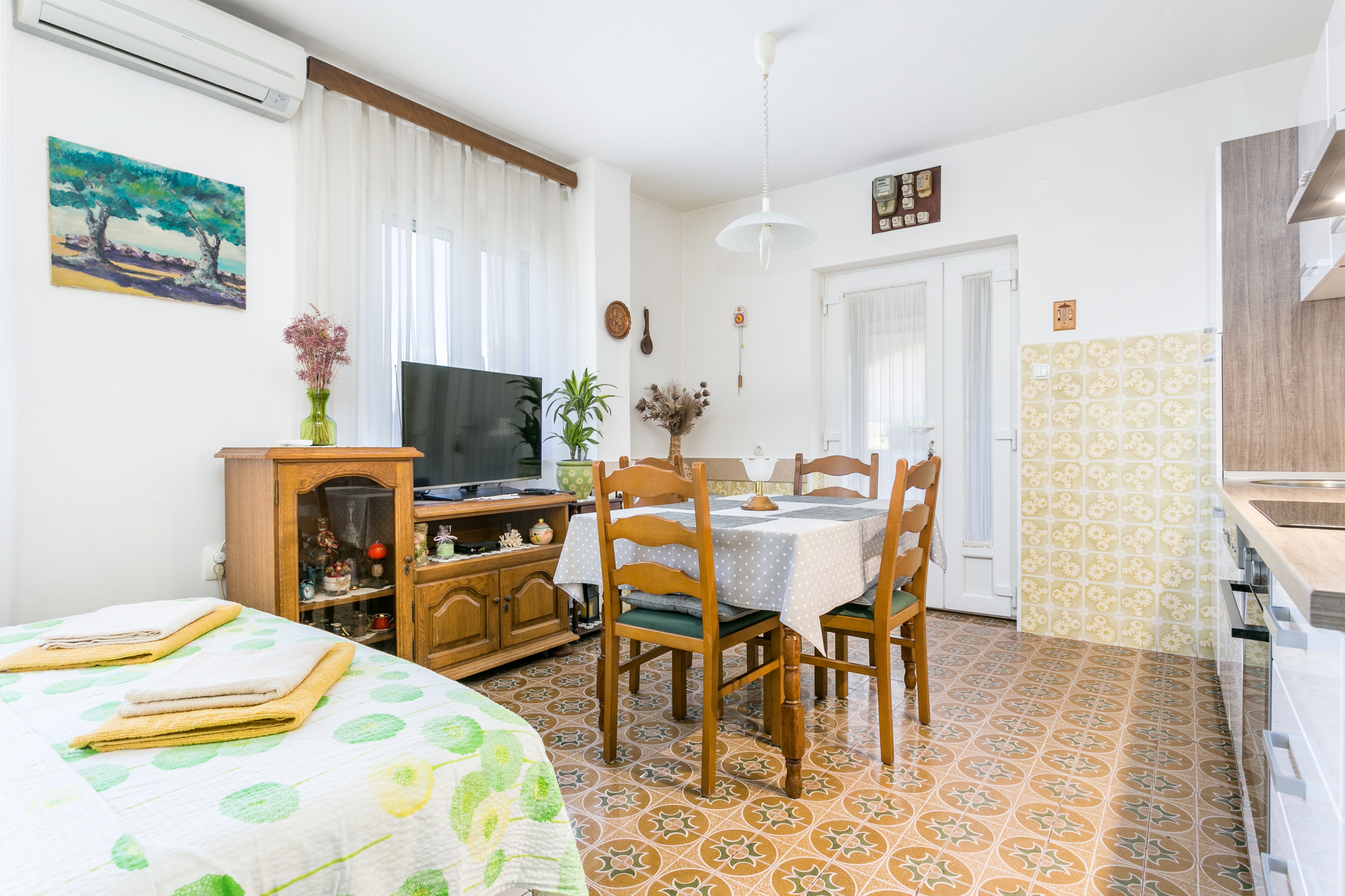 One bedroom apartment with terrace Mirca, Brač  A-a