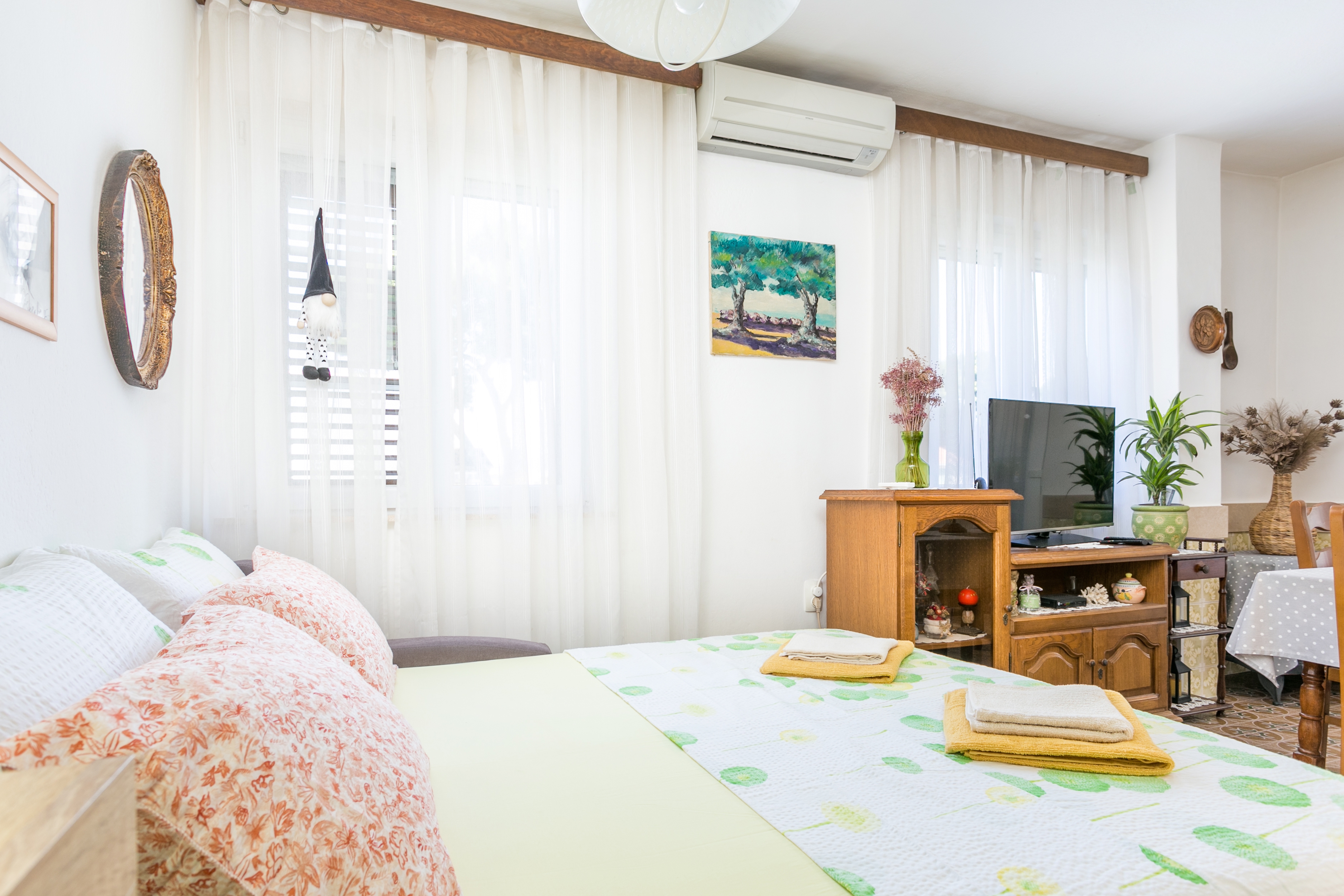 One bedroom apartment with terrace Mirca, Brač  A-a