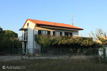 Property Valbandon, Fažana, Property 7308 - Apartments with pebble beach.