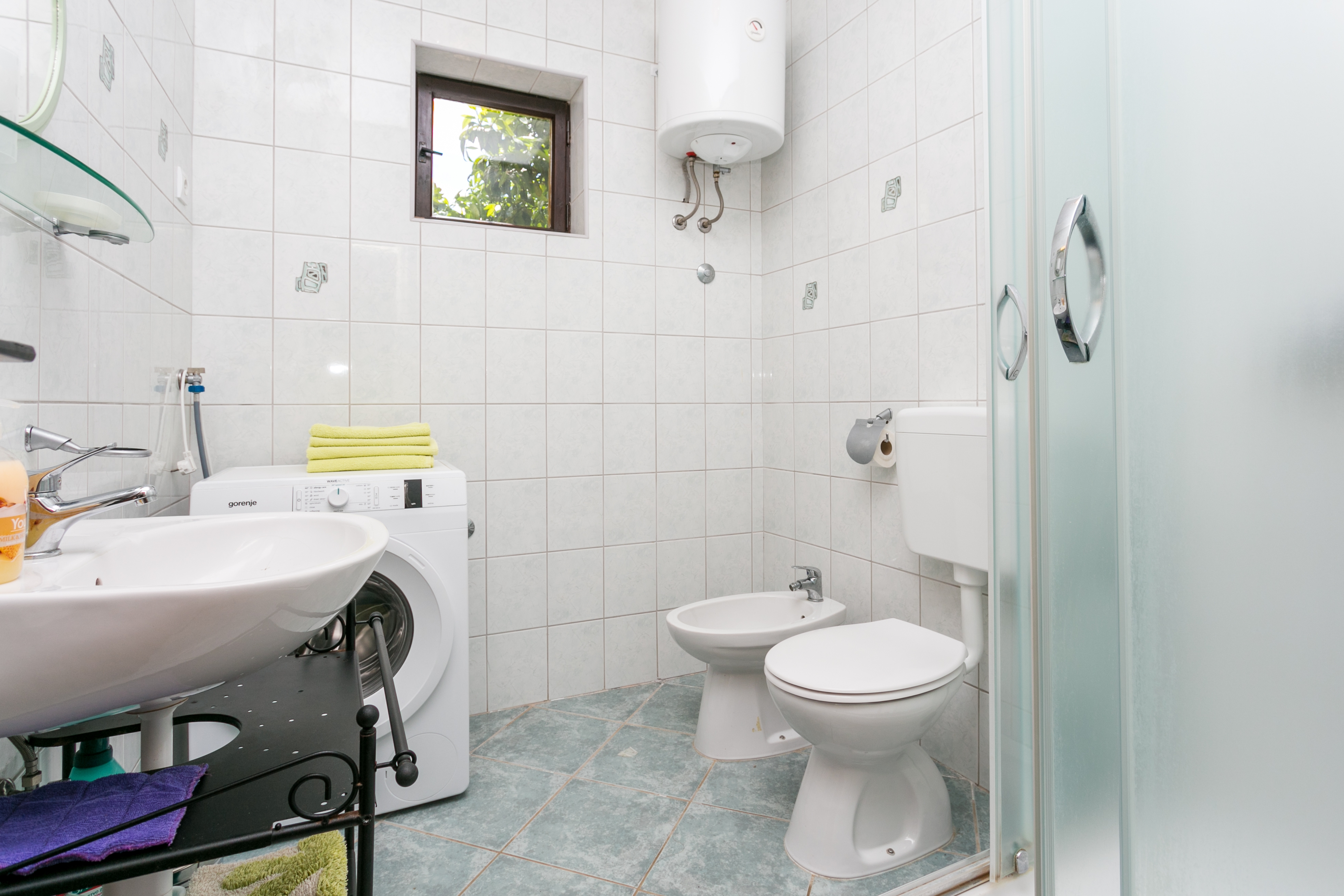 Three bedroom apartment with terrace and sea view Mirca, Brač  A-a