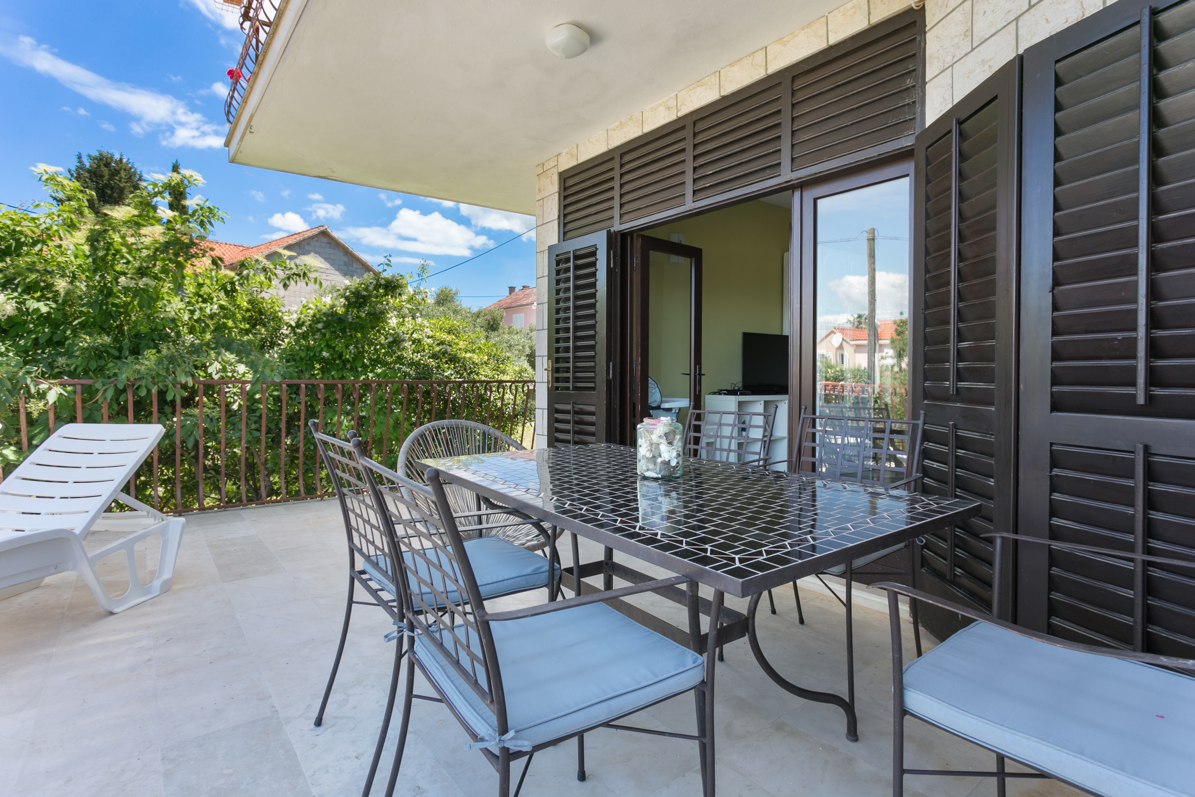 Three bedroom apartment with terrace and sea view Mirca, Brač  A-a